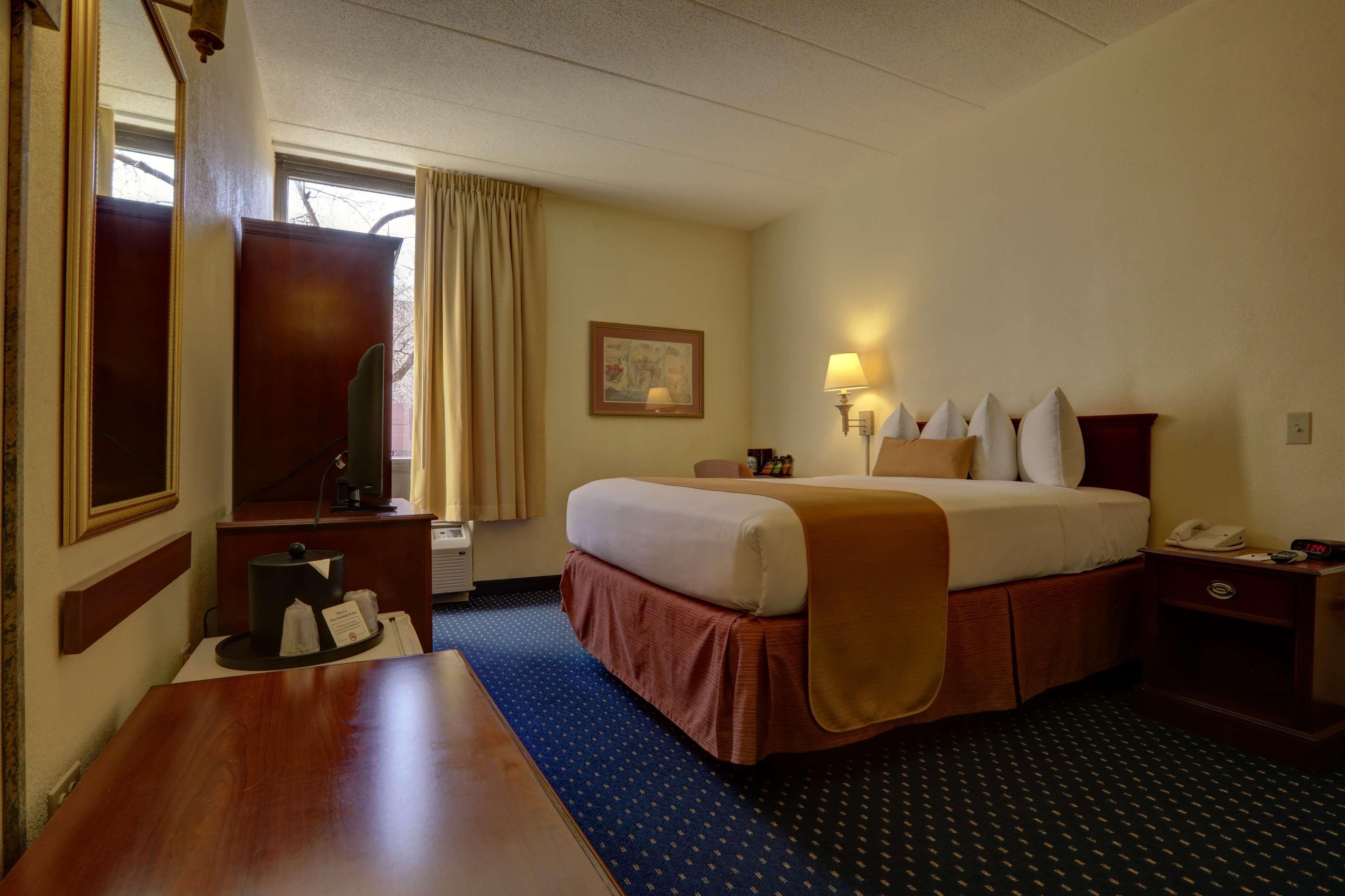 ชัวร์สเตย์ พลัส โฮเต็ล ชิคาโก ลอมบาร์ด บาย เบสต์ เวสเทิร์น Hotel ภายนอก รูปภาพ