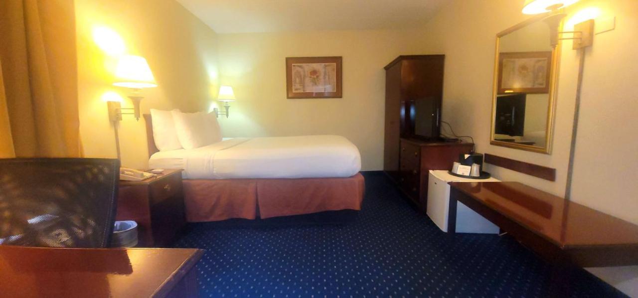 ชัวร์สเตย์ พลัส โฮเต็ล ชิคาโก ลอมบาร์ด บาย เบสต์ เวสเทิร์น Hotel ภายนอก รูปภาพ