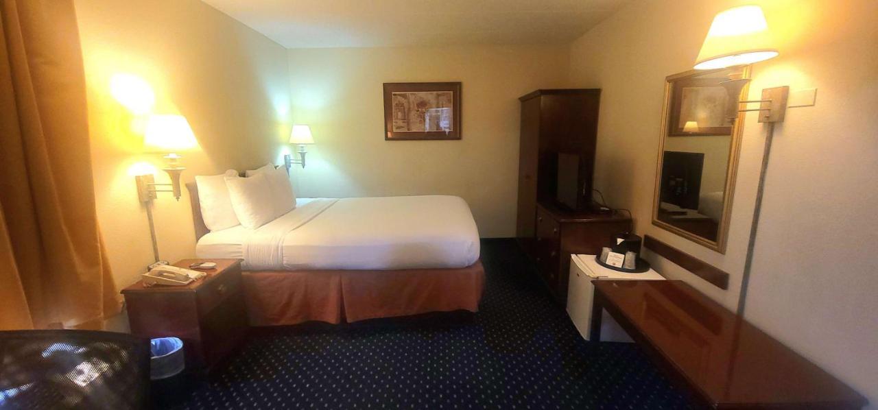ชัวร์สเตย์ พลัส โฮเต็ล ชิคาโก ลอมบาร์ด บาย เบสต์ เวสเทิร์น Hotel ภายนอก รูปภาพ